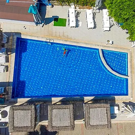 Hotel Viras 3*